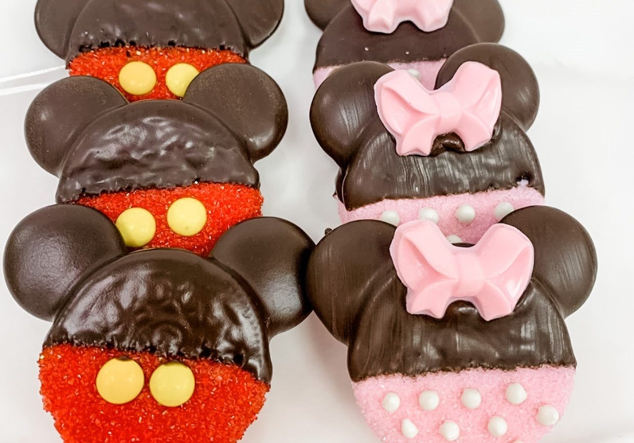 A tray of Mickey and Minnie chocolate covered Oreos.
