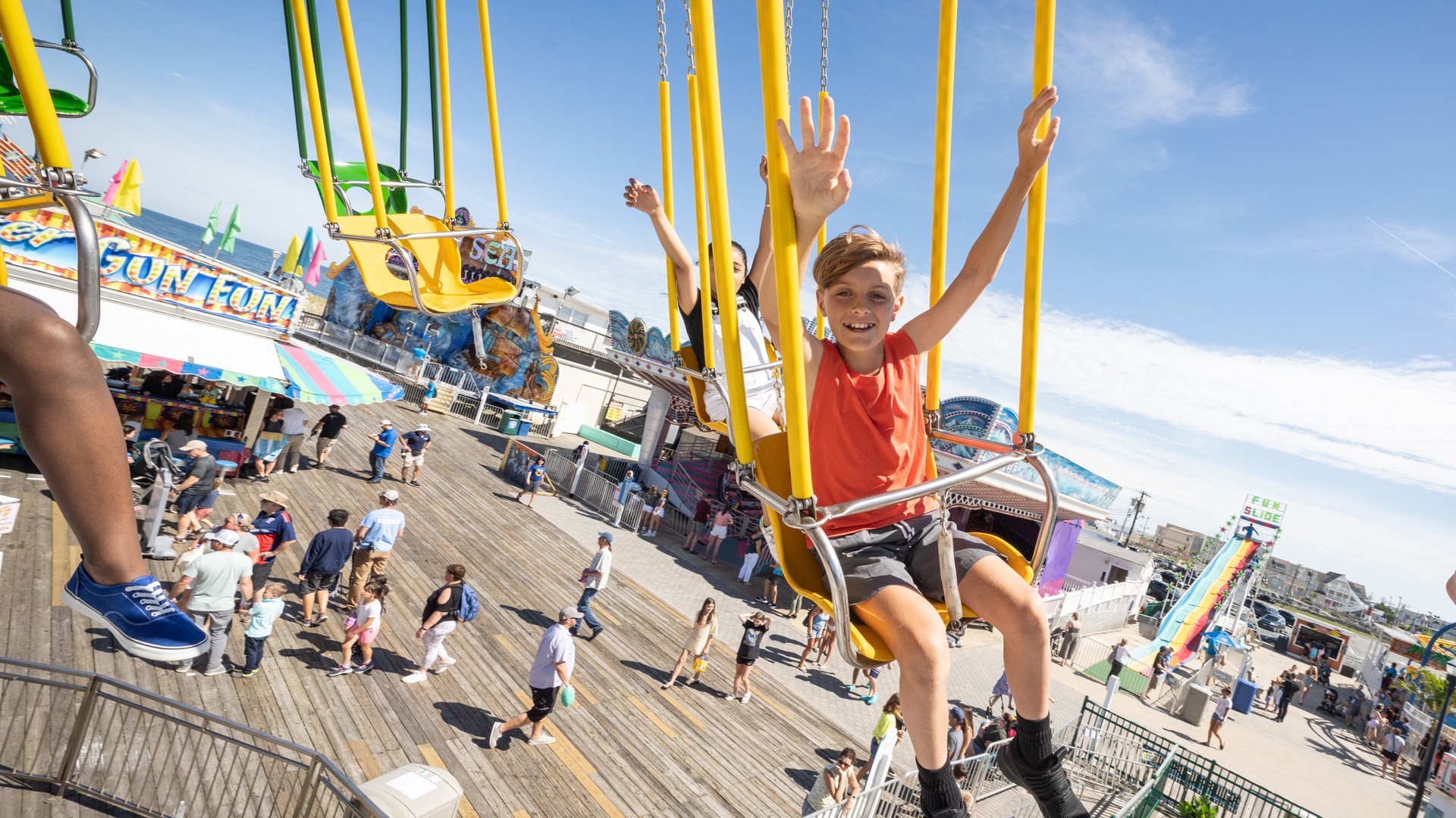 riders enjoy Wave Swinger