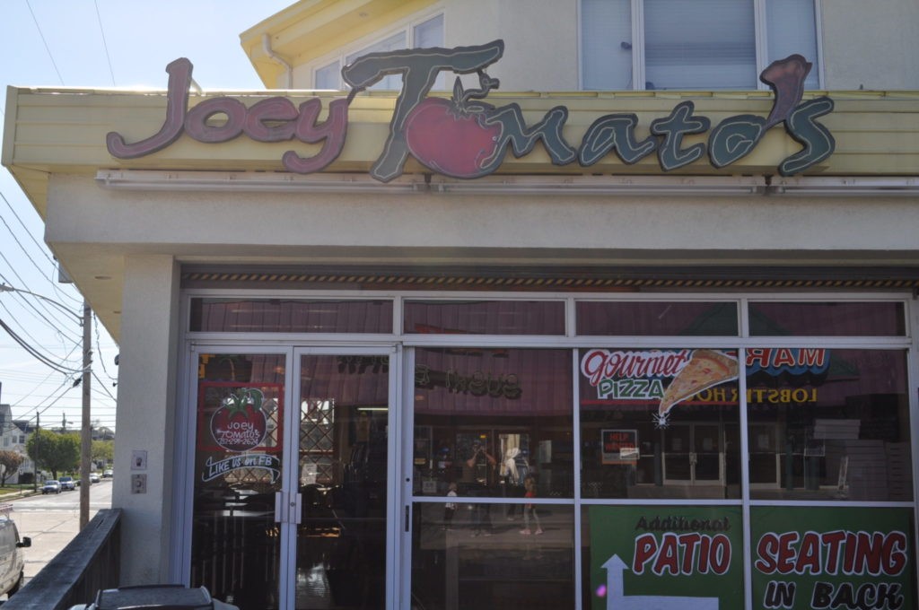 A photo of the front of Joey Tomato's Gourmet Pizza on Jenkinson's Boardwalk.