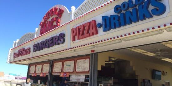Little Mac's on Jenkinson's Boardwalk offers hot dogs, burgers, pizza and drinks!